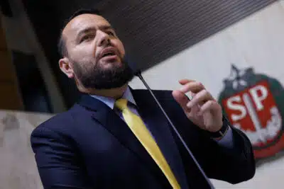 Gil Diniz Ataca Estratégia de Tarcísio na Alesp: Guerra pelo PL!