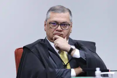 STF Alerta Desembargadores: Decisão Impacta Salários dos Três Poderes!