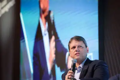 Tarcísio de Freitas Busca Esclarecimento Jurídico no Supremo Contra Alexandre Moraes