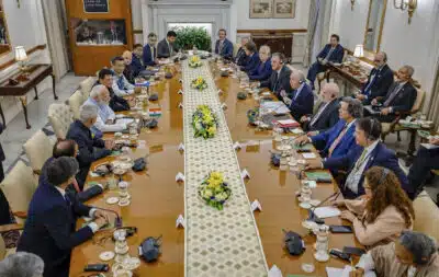 Estados Unidos e China lideram declaração ousada contra governança global da IA!