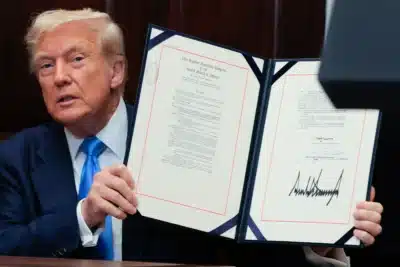 Suprema Corte Anula Tarifas: Reembolso de US$ 175 Bilhões e Impacto Global!