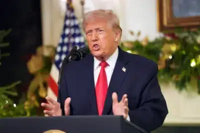 Trump ataca Suprema Corte com ferocidade e ameaça tarifas “extremas” em nova postagem