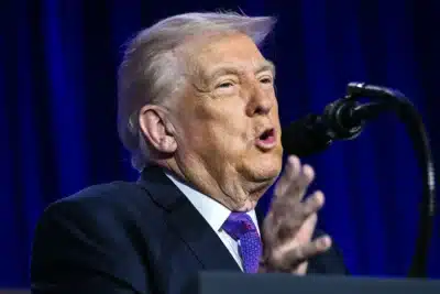 Tarifas de Trump Aumentam e Ameaçam Economia Global – Impacto Urgente!