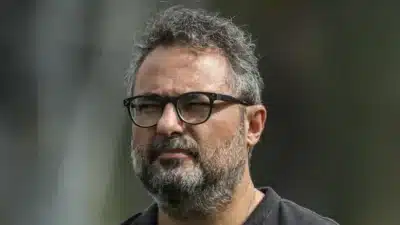 Santos Adota Estratégia Arriscada e Foco em Contratações Inteligentes!