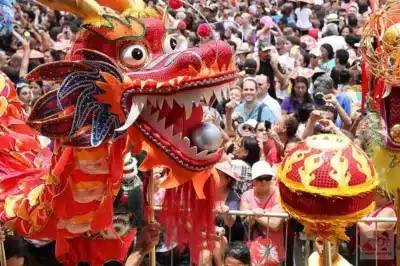 Festival da Primavera 2026: China Quebra Recorde Mundial com 9,5 Bilhões de Viagens!