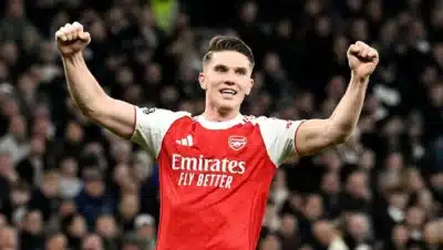 Arsenal Destrói Tottenham em Golaço e Ameaça o Top 4 na Premier League!