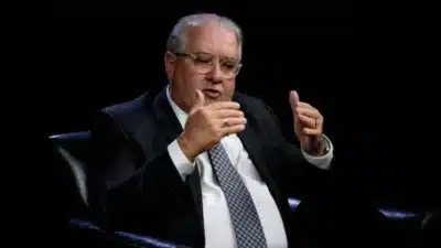 Ricardo Coutinho ataca Arruda e Lula na polêmica dos “penduricalhos” do Congresso!