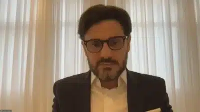 Trump busca crise e insurreição com ataque racial à família Obama!