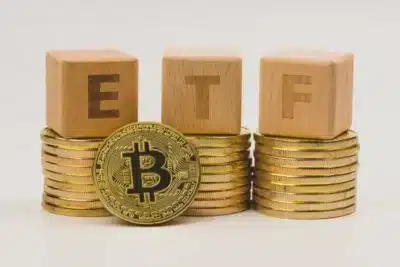 Bitcoin em Queda Livre? ETFs Registram Saídas Massivas e Alerta de Crise!