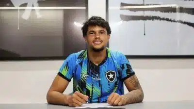 Botafogo Assina Contrato Histórico: Goleiro de 16 Anos Brilha e Realiza Sonho!