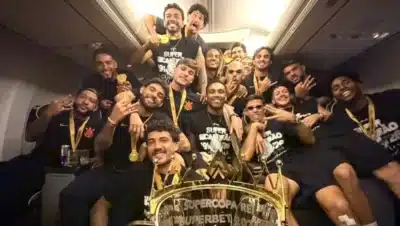 Corinthians Levanta Supercopa do Brasil 2026 em Brasília: Explosão de Humor e Títulos!