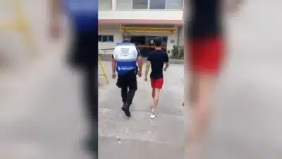 Turista Americano em Queda Livre no Rio: Detenção e Investigação Surpreendente!