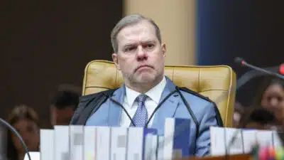 STF em Crise: Toffoli Busca Autopreservação em Sessão Reservada!