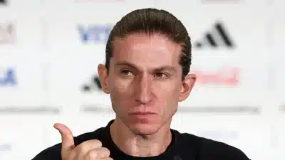 Filipe Luís e Flamengo declaram apoio a Vini Jr. em choque com racismo na Champions League