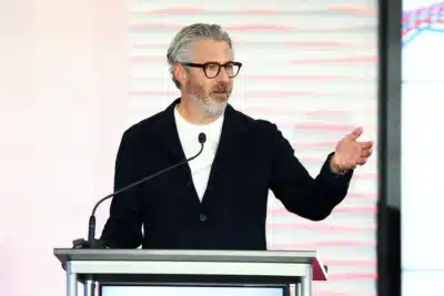 Casey Wasserman Vende Agência de Talentos Após Envolvimento com Epstein!