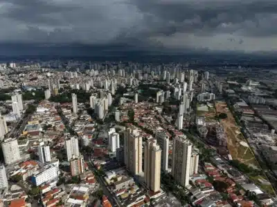 Alerta Máximo em São Paulo: Temporal Severo Ameaça Capital e Causa Pânico!