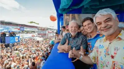 PT, Políticos e Celebridades Turbinam no Carnaval 2026: Festas e Acompanhamento Inusitados!