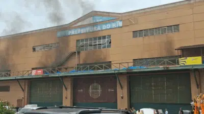 Grande Rio: Incêndio no Barracão e Retomada das Preparações para o Carnaval 2026!