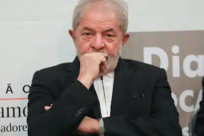 Governo Lula Adia Novamente Regra de Trabalho em Feriados e Domingos – Crise Jurídica Persiste