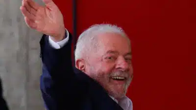 Lula em Festa: Roteiro Carnavalesco e Estratégia Política Surpreendem o Brasil em 2026!