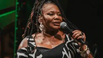 Ministra Menezes sob Investigação do TCU: Escândalo com Show em Salvador!