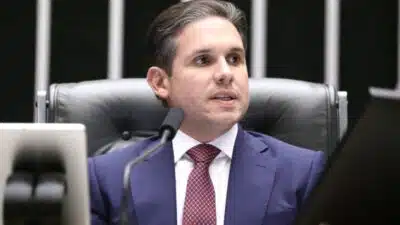 Presidente da Câmara Alerta: Debate Urgente Sobre Fim da Jornada de Trabalho!