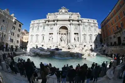 Fontana di Trevi: Nova Taxa de Entrada Impacta Turistas e Futuro da Fonte!