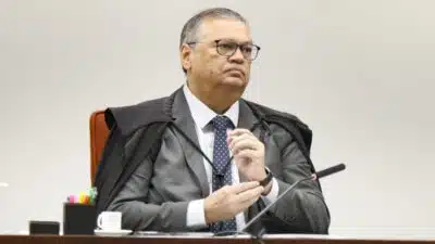 STF e TJSP Atacam “Supersalários”: Benefícios Pagos Fora do Teto Suspensos!