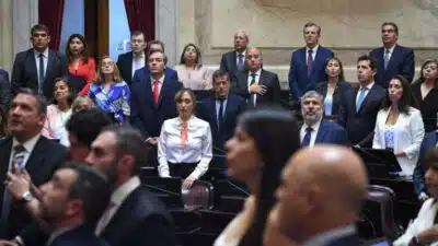 Argentina em Paralisação Histórica: Sindicatos Confrontam Reforma Radical de Milei!