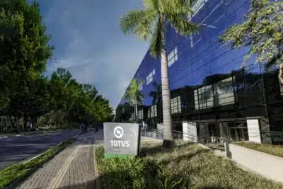 Totvs Aposta em IA com Lynn: O que o Lançamento da Totvs (TOTS3) Significa para o Mercado!