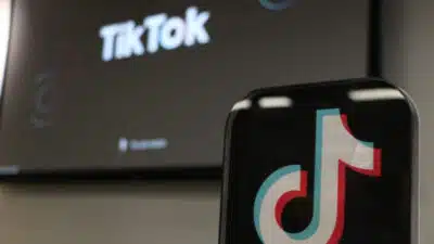 TikTok em Foco: União Europeia Acusa Plataforma de Práticas Viciantes e Multa!
