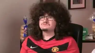 Manchester United: Torcedor Aposta Inusitada e Mais de 500 Dias Sem Cortar Cabelo!