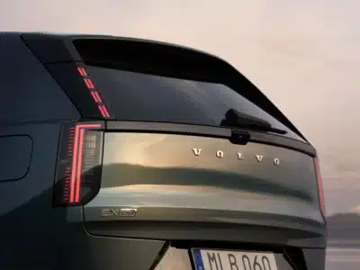 Volvo Cars em Queda Livre: Ações Desabam e Futuro da Montadora em Risco!