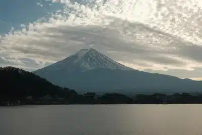 Japão Aumenta Juros: Risco de US$ 7 Trilhões e Impacto no Brasil