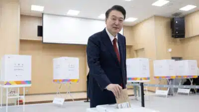 Ex-Presidente da Coreia do Sul se desculpa por lei marcial e pede perdão!