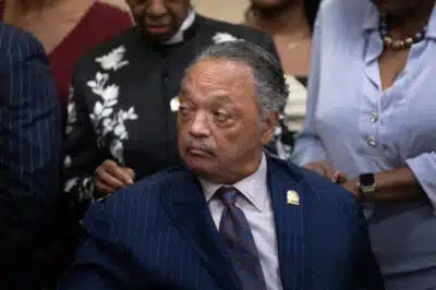 Reverendo Jesse Jackson: Ícone dos Direitos Civis Falece aos 84 Anos