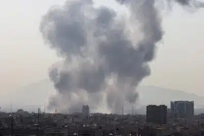 Israel lança ataque massivo em Teerã: Irã responde com retaliação e alerta global!