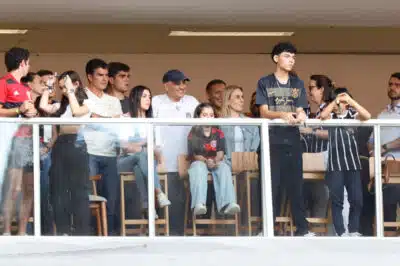 Corinthians é Campeão e Políticos Acompanham Jogo Decisivo em Brasília!