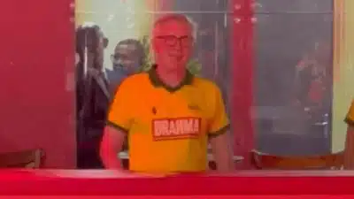 Ancelotti em Salvador: Carnaval, Abraços e Pedidos de Convocação para Neymar!