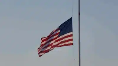 Fed Desesperado? Desemprego nos EUA Recua, Mas o Futuro do Fed Está em Jogo!