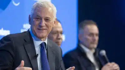 Standard Chartered Aposta Alto-Risco na China Apesar das Tensões Globais e Nova Gigafábrica!