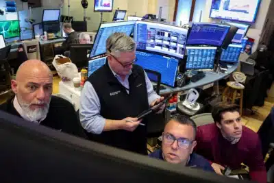 Wall Street em Pânico: Queda Drástica no Mercado de Ações e Crise na IA!