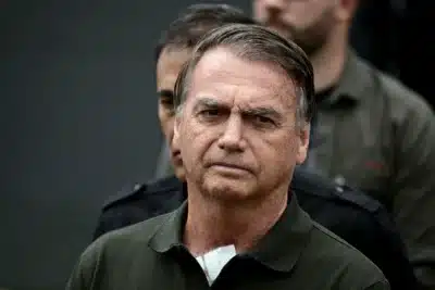 Bolsonaro Ameaça Retirada do Processo: Laudo Médico Urgente Exigido no STF