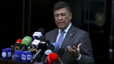 Senador Viana ataca STF e busca depoimento forçado de Vorcaro em Brasília!