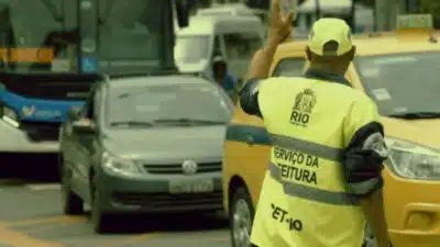 Rio em festa: Trânsito restrito e desfiles de escola de samba prometem emoção!