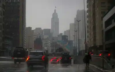 São Paulo em crise: Raios, ventos e apagões causam caos e transtornos!