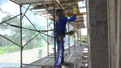 Construção Civil Apresenta Queda Histórica em 2026: Desempenho Alarmante Revelado!