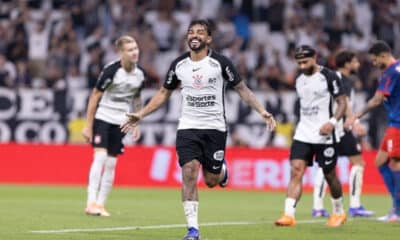 Corinthians quebra jejum épico e destrói Bragantino em atuação histórica!
