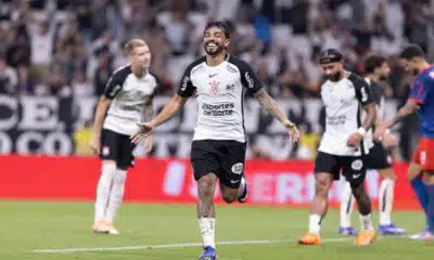 Corinthians quebra jejum épico e destrói Bragantino em atuação histórica!