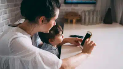 Roblox, Discord e YouTube intensificam segurança: verificação facial e IA protegem jovens no metaverso e redes sociais